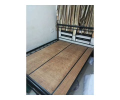 Wood and iron bed - Image 1/6