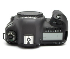 Canon EOS 5D Mark IV Digital SLR Camera with Lens - Image 1/4