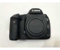 Canon EOS 5D MARK III with Battery Grip - Image 2/3