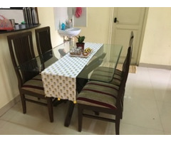 Glass top 4-seater dining table of teak wood - Image 1/6