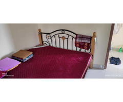 Queen Size Rubber wood with wrought iron with mattress - Image 5/10