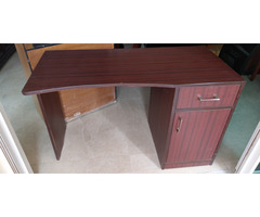 Wooden study table, mahogany veneer - Image 1/3