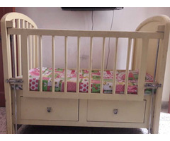 Solid wood baby cot - Image 4/10