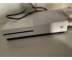 XBOX ONE S 2020 with fifa 20 - 1
