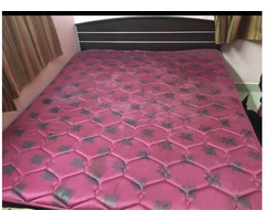Queen size hydrolic bed with mattress - Image 3/6