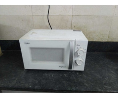 microwave oven.. whrilpool. - Image 1/3