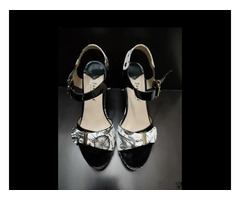 Black and white fashionable heels - Image 1/4