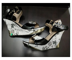Black and white fashionable heels - Image 2/4