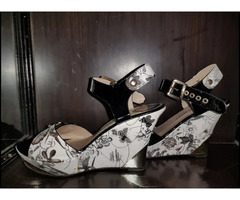 Black and white fashionable heels - Image 3/4