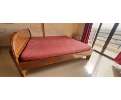 King sized solid wooden bed - Image 1/9
