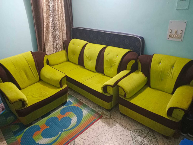 Sofa 5 seater 2 year old only - 1/3