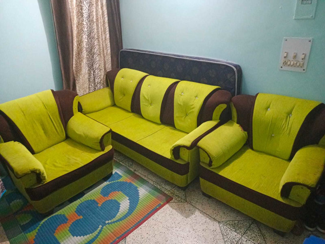 Sofa 5 seater 2 year old only - 3/3