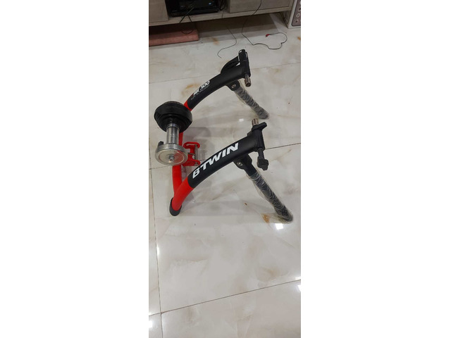 Bike trainer stand decathlon hot sale