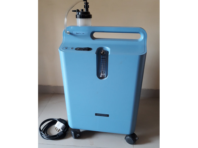Philips EverFlo Oxygen Concentrator - 1/3