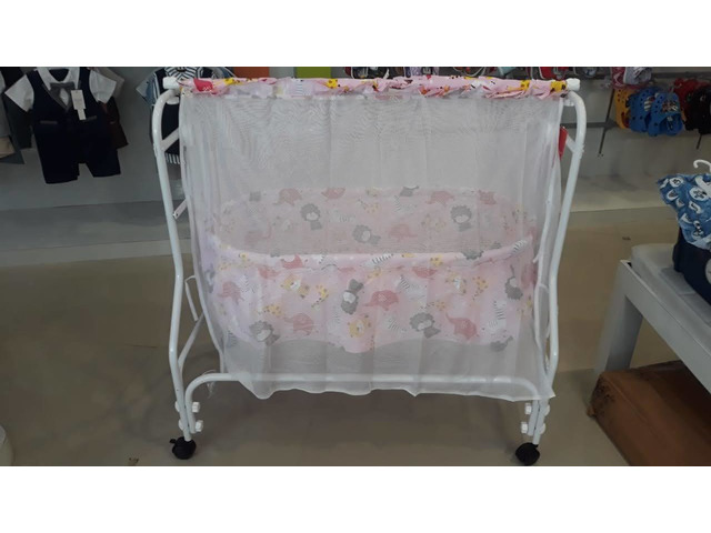 Used Baby Cradle with wheels - 1/1