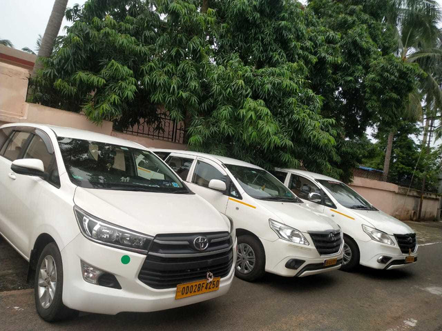 Get reasonable rates to book standard or luxury Bhubaneswar sanitized taxi - 1/4