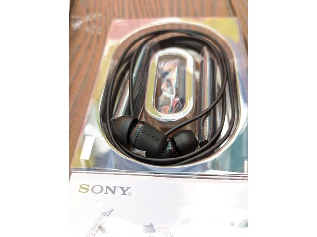 Sony WI-C200 Bluetooth Earphones, never been used - 2/3