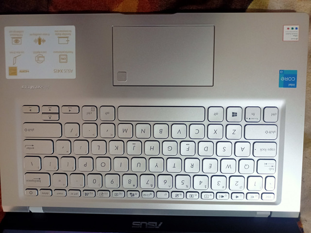 Asus Laptop - 6/7