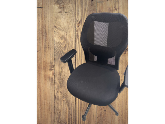 New Revolving Office Chair - 1/2