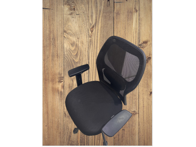 New Revolving Office Chair - 2/2