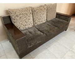 3 seater sofa with arm rest - Image 2/3