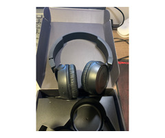 JBL Bluetooth Headphones - Image 3/3