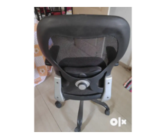Computer table for sale with free office chair - Image 2/5