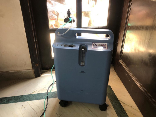 Phillips Oxygen Concentrator - 2/5