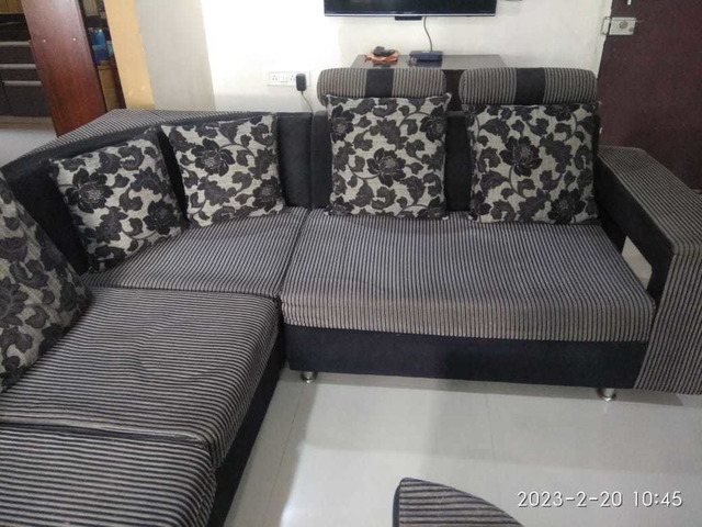 6 Seater L Shape Sofa with 2 Side stools in very good condition - 3/3