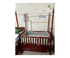 BabyHug cot with bedding and bumpers - Image 2/4