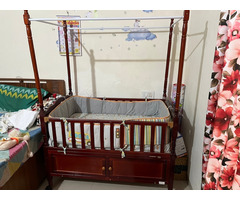 BabyHug cot with bedding and bumpers - Image 3/4