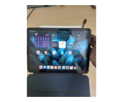 iPad Air 5 256gb with Apple Pencil and folio case - Image 3/6