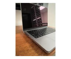 Apple MacBook Pro (14 in, 2023) - Image 2/3