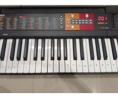 For Sale: Second-Hand YAMAHA PSR-F57 Keyboard (2020 model) - Image 1/2