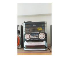 Philips audio system and samsung microwave oven - Image 1/5