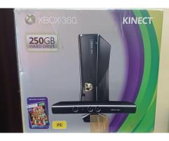 X-Box 360 Slim 250 GB with Kinect + Extra Controller + Games - 3