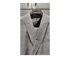 NICE RAYMOND SUIT SIZE 44 gREY COLOUR