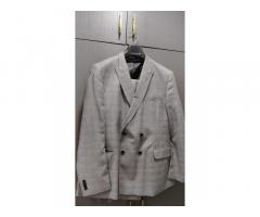 NICE RAYMOND SUIT SIZE 44 gREY COLOUR