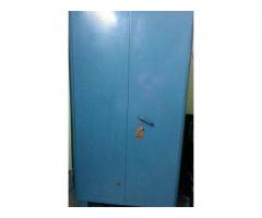 Large blue steel almirah with plenty of storage room in excellent condition - Image 1/2