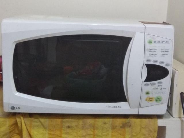LG Microwave Oven (03 Years Old) - 28 Ltrs with Grill & Convection