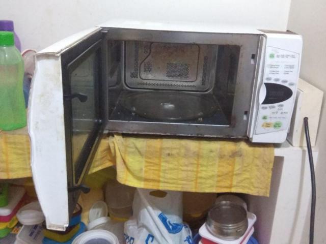 LG Microwave Oven (03 Years Old) - 28 Ltrs with Grill & Convection