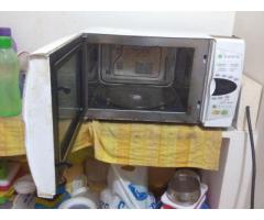 LG Microwave Oven (03 Years Old) - 28 Ltrs with Grill & Convection - Image 2/4