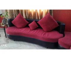 7 seater Black Red Sofa with throw pillows - Image 2/2