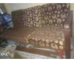 brown and white floral padded sofaset - Image 2/2